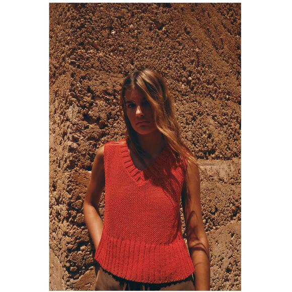 NWT Zara Red Plain Cropped Knit Sweater Vest Top Size Small - Picture 1 of 6